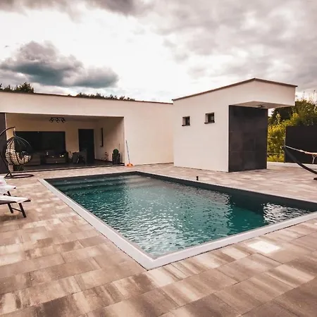 Eden Villa *